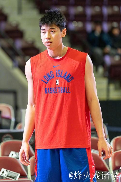 崔永熙4分钟砍下5分 两记高难度进球引爆全场 崔永熙4分钟砍下5分 两记高难度进球引爆全场