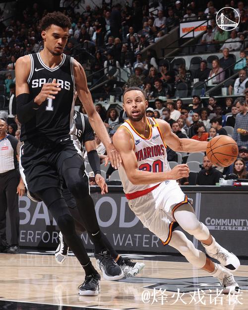 文班亚马25+7+9完胜库里 马刺逆转17分险胜勇士