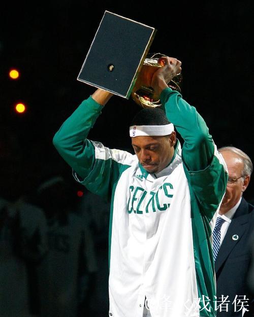 NBA新赛季拉开帷幕 凯尔特人悬挂第18座总冠军旗帜