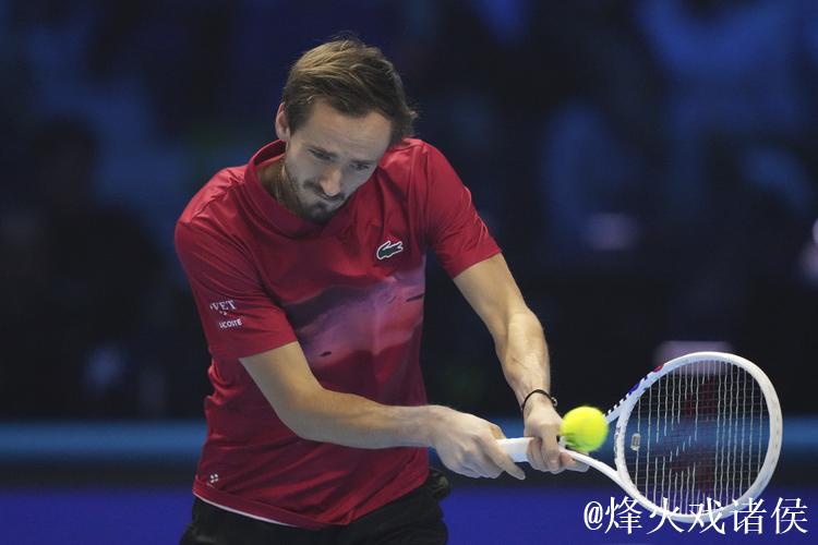 梅德韦杰夫击败德米纳尔 挺进上海大师赛半决赛